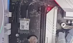 主机开机键旁边的红灯一直亮-主机开机键旁边的红灯什么意思