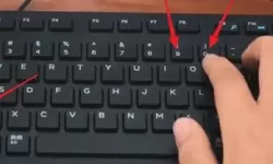 电脑键盘上的大括号怎么打出来的