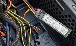 加硬盘直接插上就行了吗